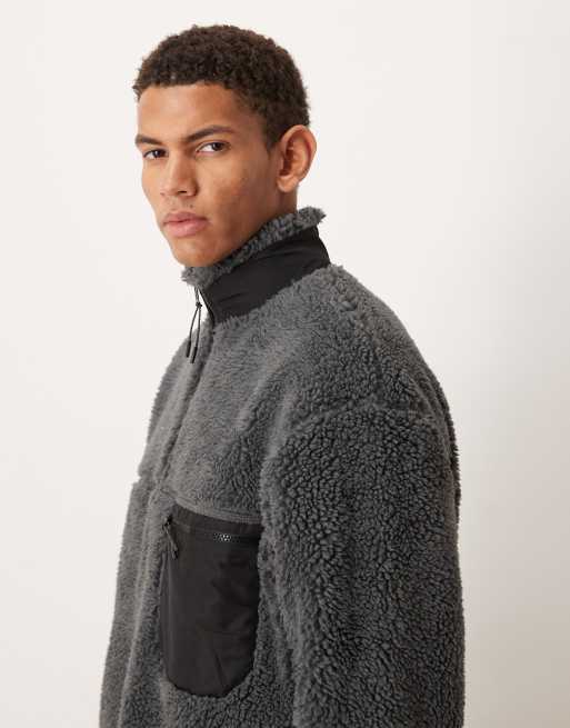 Polar gris holgado con cremallera corta y bolsillo de felpa de ASOS DESIGN, 4 de 5