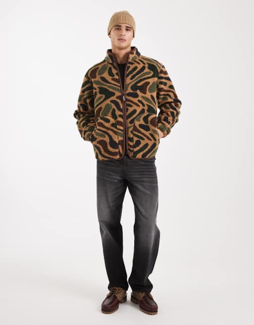 Polar marrón y verde con estampado de camuflaje, cremallera y logo de Parlez, 2 de 5