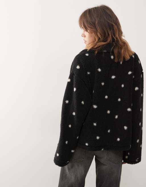 Polar negro con estampado de lunares blancos y cremallera de Monki, 3 de 4