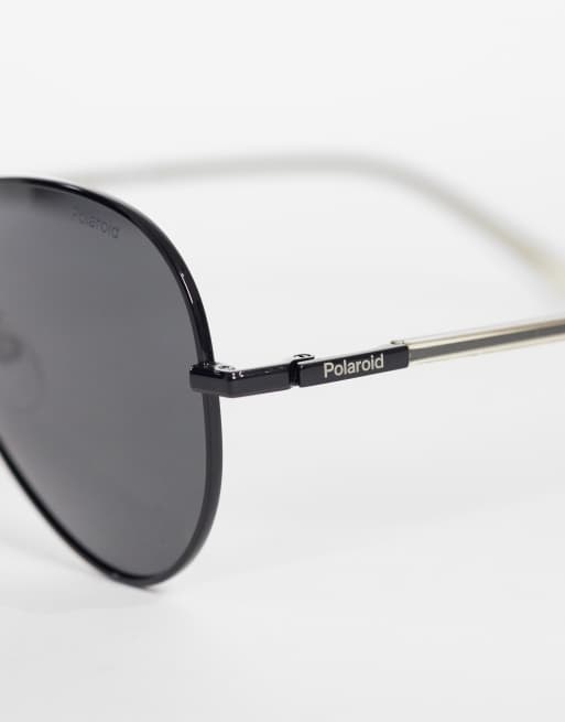 Polaroid – Metall-Pilotensonnenbrille in Schwarz mit grauen, polarisierten Gläsern, 2 von 3
