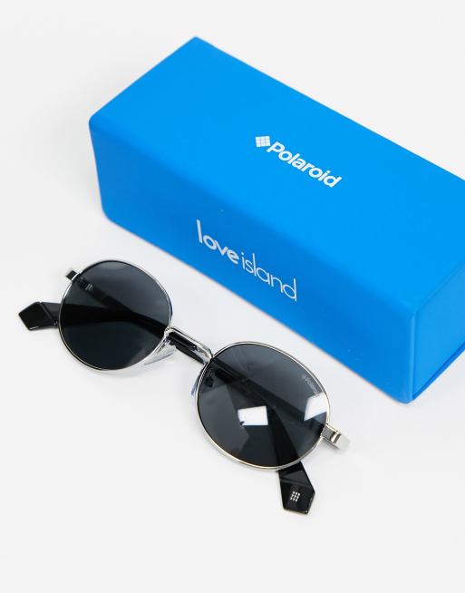 Polaroid x Love Island - Occhiali da sole rotondi argento con lenti nere, 4 di 4