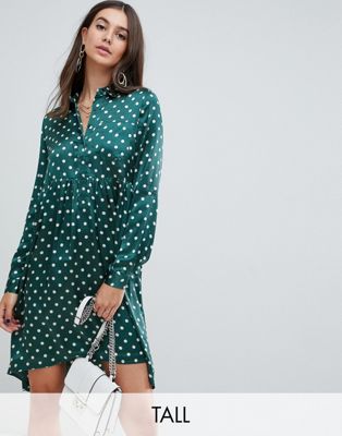 Polkaprikket satin skjortekjole med ujævn kant fra Influence Tall-Grøn