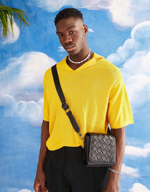 Polo amarillo mostaza de tejido ligero texturizado de ASOS DESIGN