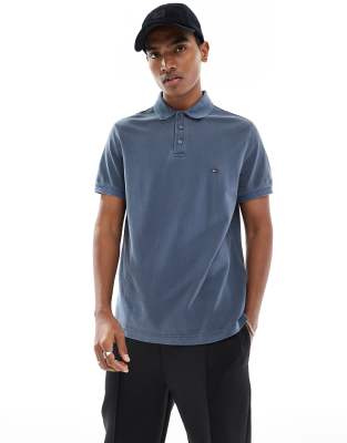 Polo azul añil descolorido de corte estándar con acabado tintado de Tommy Hilfiger