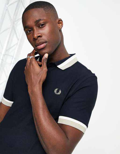 Polo azul marino con cuello a rayas de Fred Perry ASOS