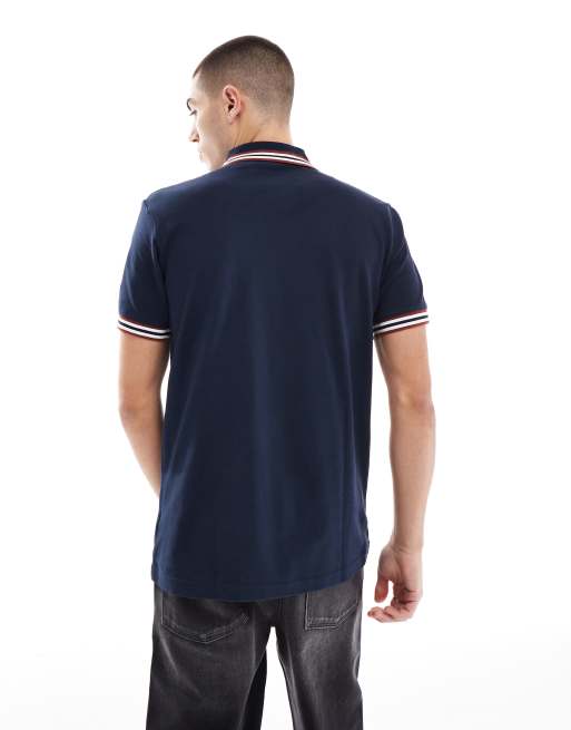 Polo azul marino con detalle de rayas Live Forever Engineered de Pretty Green, 3 de 4