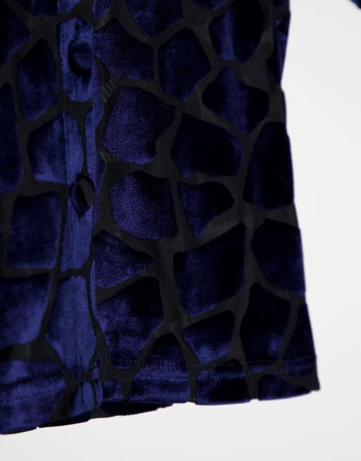 Polo azul marino de terciopelo con efecto devoré de Fashion Union, 3 de 4