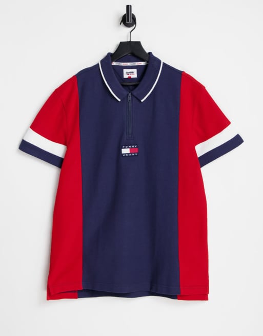 Polo azul marino, rojo y blanco holgado con diseño color block, cremallera en el cuello y logo de bandera de Tommy Jeans