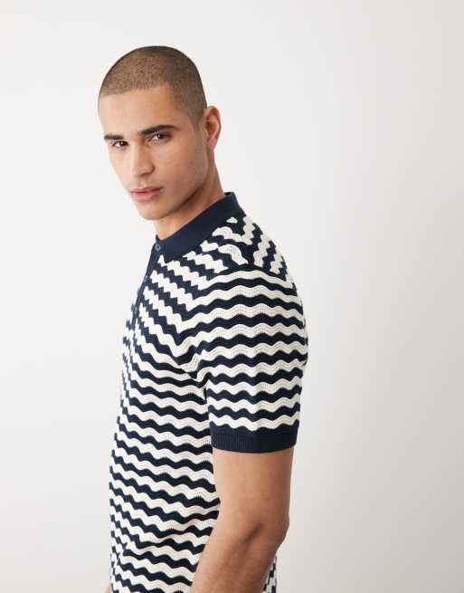 Polo azul marino y color crudo de manga corta con estampado en zigzag de punto de Threadbare, 3 de 5