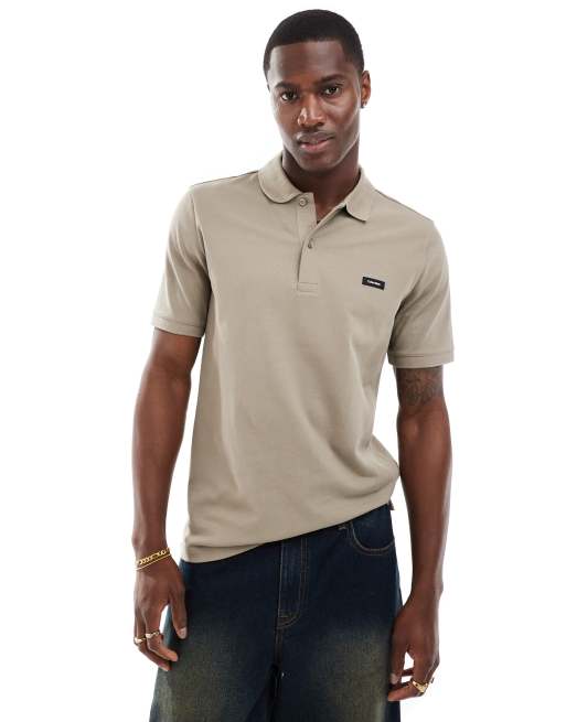 Polo beis de piqué elástico de Calvin Klein