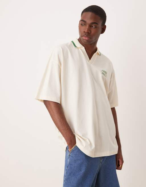Polo beis extragrande con cuello de solapas y aplicación de tejido grueso de ASOS DESIGN , 3 de 4