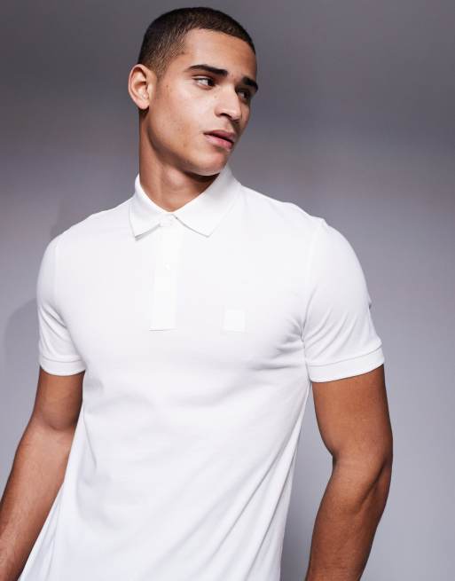 Polo blanco hueso de corte slim con ribetes y logo de piqué Passertip de BOSS Orange