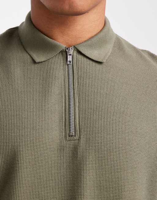 Polo caqui de corte estándar con cremallera de punto gofrado de ASOS DESIGN, 5 de 5