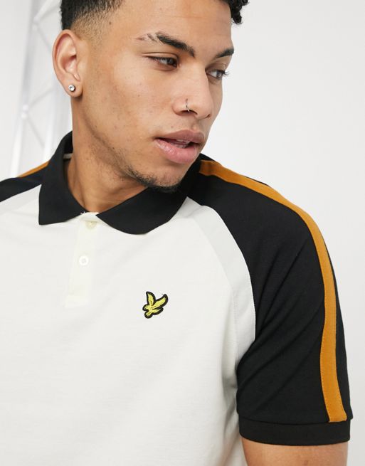 710784004008 - Polo con diseño de tres paneles de Lyle & Scott