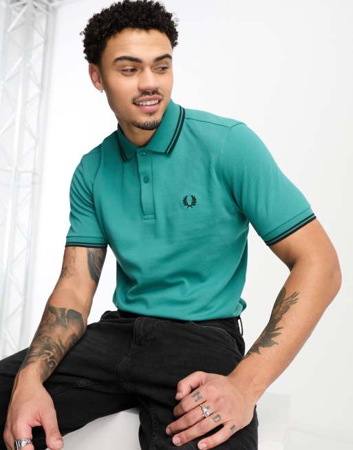 Polo con dos rayas en verde de Fred Perry