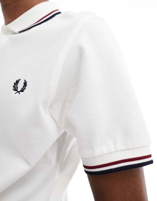 Polo en blanco/rojo/azul marino con ribete doble y logo de Fred Perry , 2 de 4