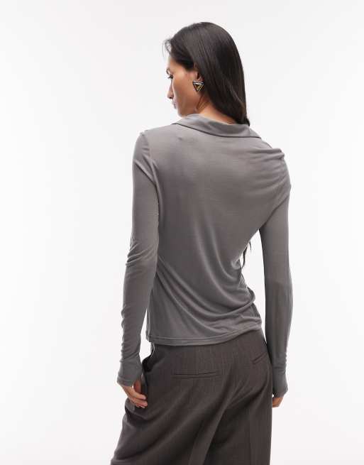 Polo gris carbón de manga larga de tejido semitransparente suave de ASOS DESIGN, 4 de 4