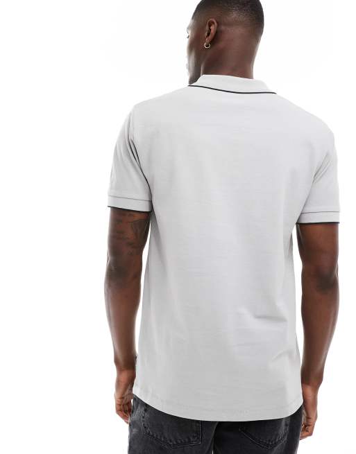 Polo gris claro con detalle de ribete de French Connection, 4 de 4