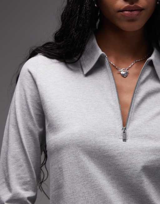 Polo gris con mangas 3/4 y cremallera al cuello de punto acanalado de ARKET, 4 de 4