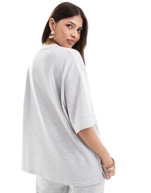 Polo gris hielo jaspeado de tejido gofrado de ASOS DESIGN (parte de un conjunto), 4 de 4