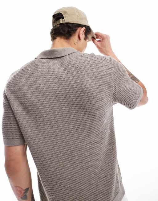 Polo marrón de punto texturizado de Abercrombie & Fitch, 4 de 4