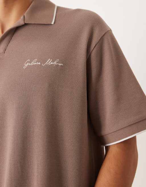 Polo marrón holgado con bordado en el pecho de tejido texturizado de ASOS DESIGN, 5 de 5