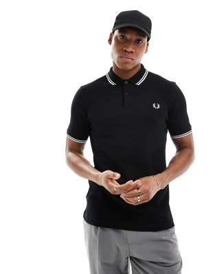 Polo negro con logo y dos rayas de Fred Perry - view 1