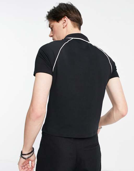 Polo negro de corte slim efecto encogido con media cremallera y panel en contraste de ASOS DESIGN , 2 de 4
