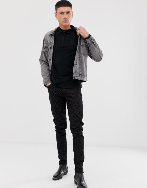 Polo negro de manga larga con logo de calavera de carnero Brace de AllSaints, 4 de 4