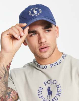 Polo Ralph Lauren × ASOS – Granatowa czapka z daszkiem i napisem z logo – tylko w ASOS