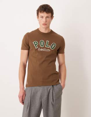 Polo Ralph Lauren - Custom-Fit-T-Shirt in Braun mit großem Logo-Brown