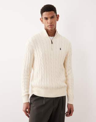 Polo Ralph Lauren - Driver - Pullover in Creme mit Zopfmuster, kurzem Reißverschluss und Markenlogo-Neutral