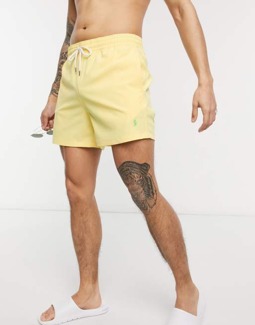 Polo Ralph Lauren – Gula badshorts i smal passform med spelarlogga