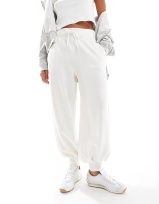 Polo Ralph Lauren icon logo cuffed joggers in cream-White