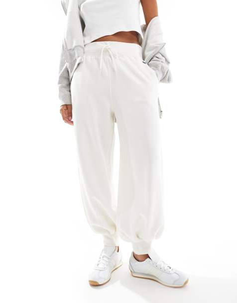 Polo Ralph Lauren icon logo cuffed joggers in cream - view 1