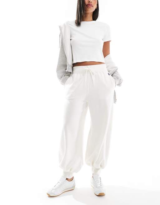 Polo Ralph Lauren icon logo cuffed joggers in cream, 2 of 5