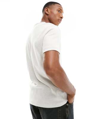 heathered white t shirt