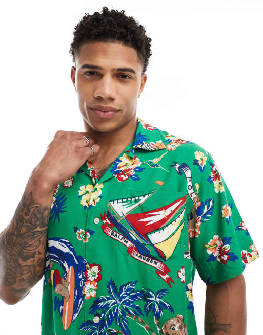 Polo Ralph Lauren – Kurzärmliges Rayon-Hemd mit klassischer Oversize-Passform in Mittelgrün mit Reverskragen und Surf- und Bären-Print, Kombiteil