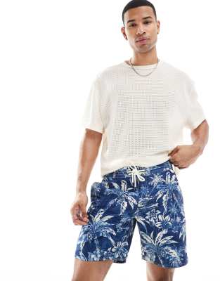 Polo - Lange Badeshorts in Mittelblau mit Markenlogo und Palmen-Insel-Schattenprint Blau W30