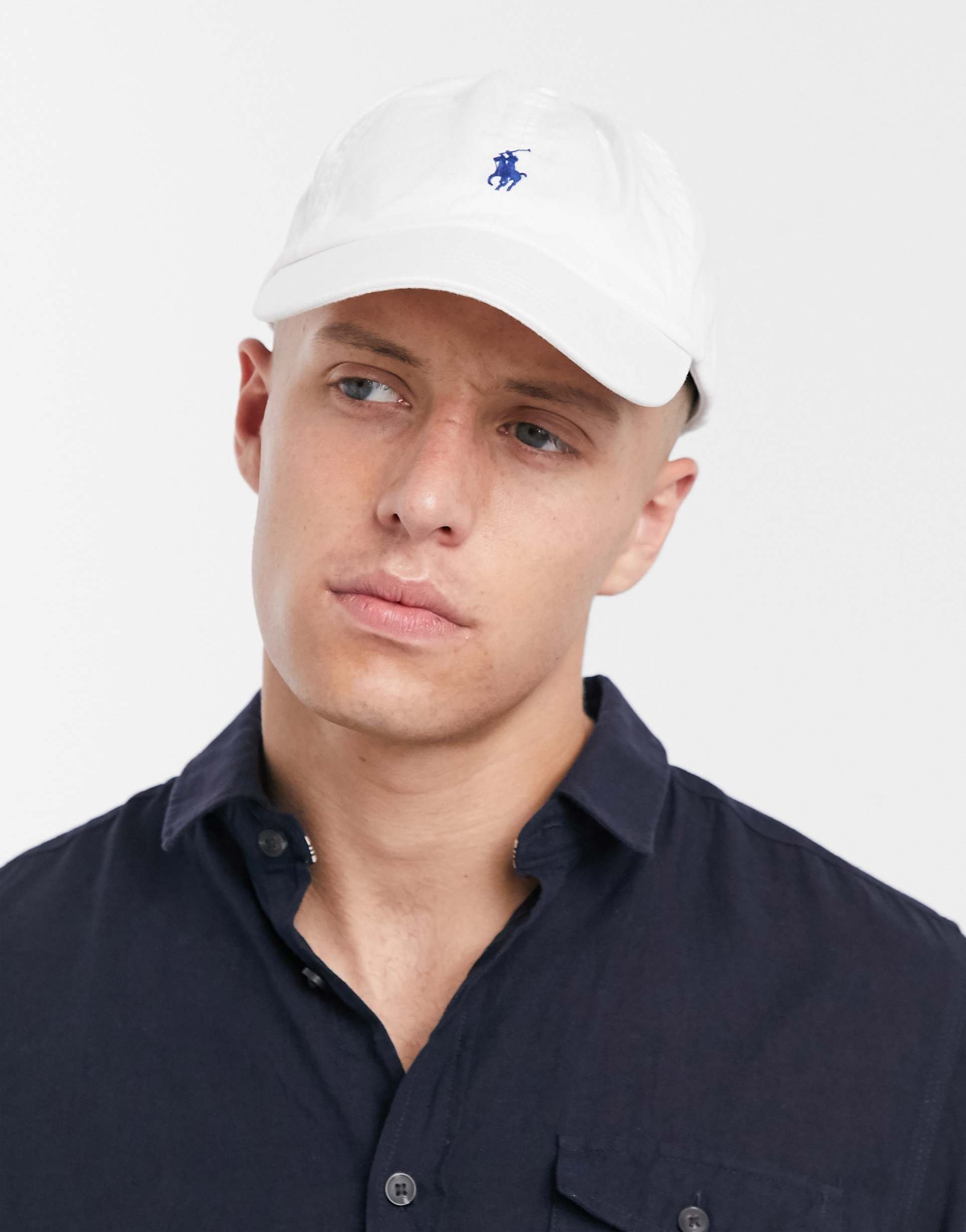 Кепки мужские белые. Бейсболка Polo Ralph Lauren. Ральф Лорен поло бейсболка белая. Кепка поло Ральф Лорен белая. Бейсболка мужская белая поло Ральф лаурен.