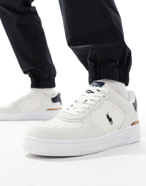 Polo Ralph Lauren - Masters Court - Sneakers in crèmekleurig suède met logo