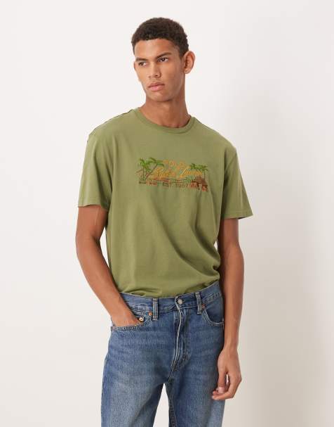Polo Ralph Lauren – Oliwkowy T-shirt bawełniany z haftowanym logo na tle krajobrazu o klasycznym kroju oversize - view 1