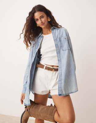 Polo Ralph Lauren - Oversize-Jeanshemd in Hellblau mit nach hinten abfallendem Saum