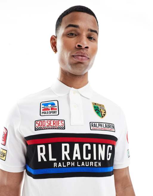 Polo Ralph Lauren – Pikee-Polohemd in Wollweiß mit Motorsport-Logoprint auf der Brust mit klassischer Passform