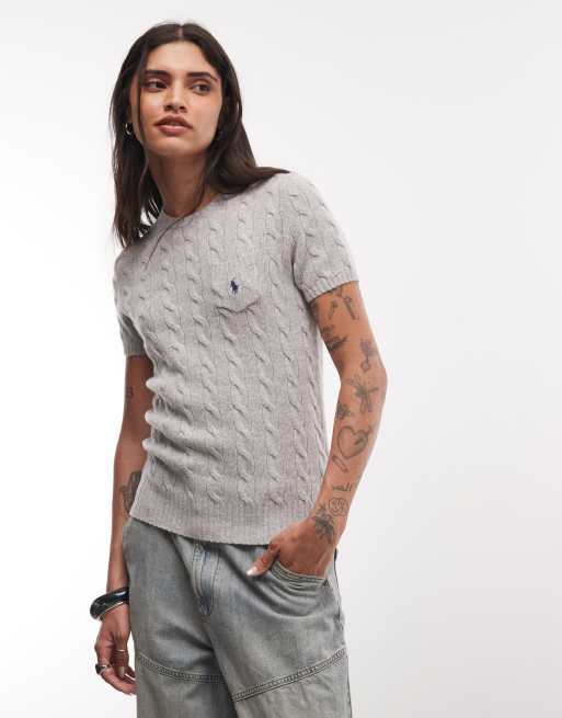 Polo Ralph Lauren Pullover aus Baumwolle mit Zopfmuster, Icon-Logo, Slim Fit, kurzärmelig, in Grau, 2 von 4