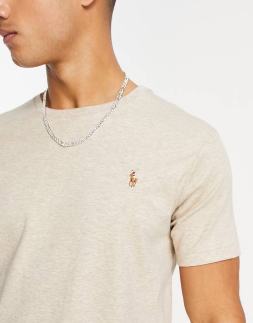 Polo Ralph Lauren – Sandfärgad t-shirt av pimabomull med smal passform och flerfärgad spelarlogga