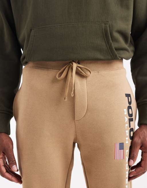 Polo Ralph Lauren – Sport Capsule – Kakibeige mjukisbyxor med mudd och flagglogga, 4 av 5