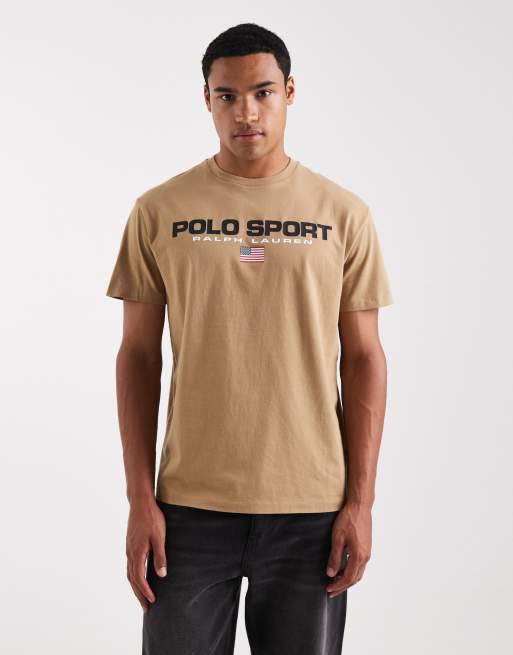 Polo Ralph Lauren – Sport Capsule – Klasyczny T-shirt unisex o fasonie oversize w beżowym odcieniu khaki z logo z flagą na piersi