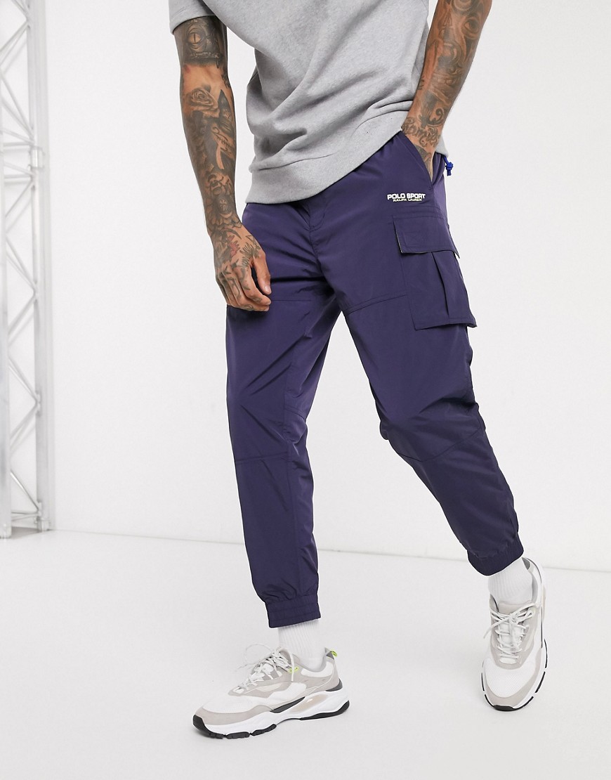 Polo Ralph Lauren – Sport Capsule – Marinblå mjukisbyxor i nylon med cargodesign, skärp och mudd