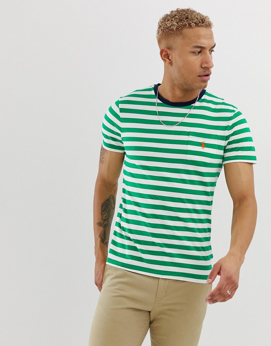 Polo Ralph Lauren - T-shirt met strepen, zakje, spelerslogo en contrasterende hals in groen/wit